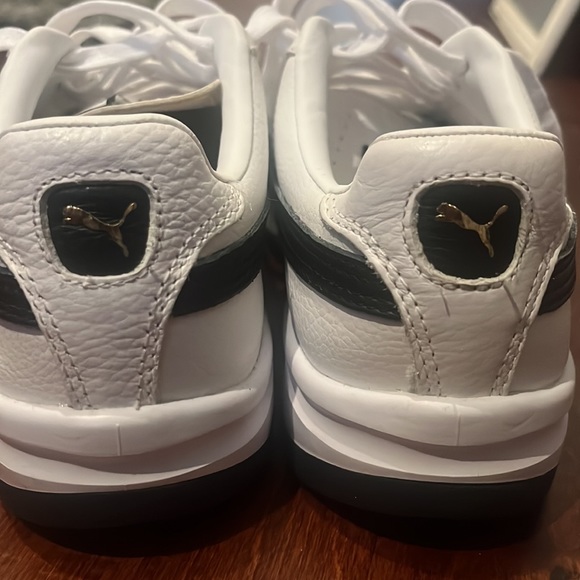 Puma - Picture 4 of 4